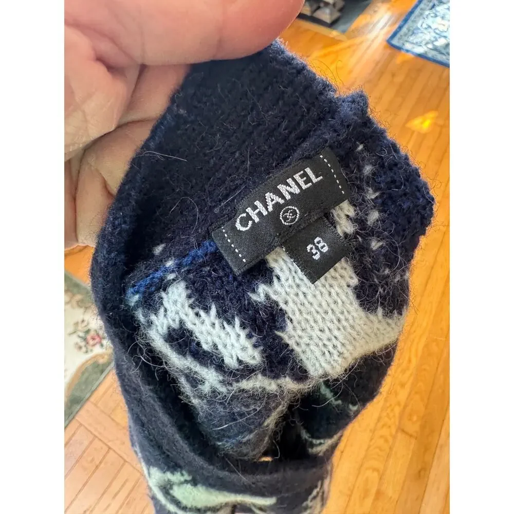 CHANEL stunning cropped
